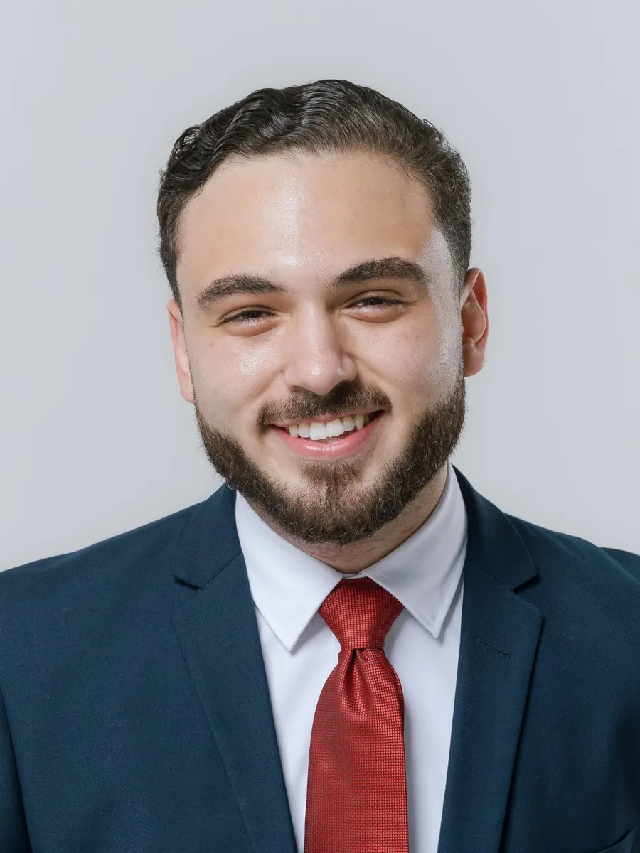 Professional LinkedIn profile picture example — clean office background