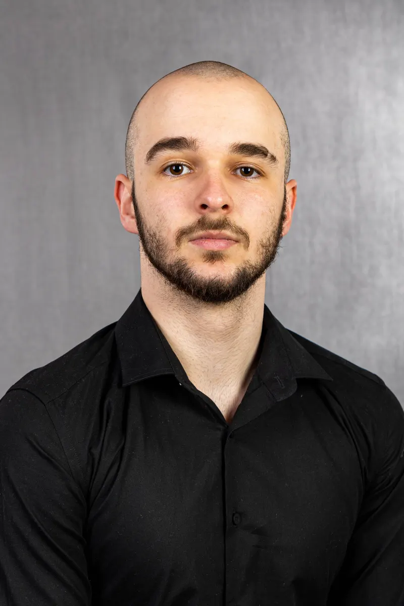 LinkedIn-ready profile picture — head and shoulders crop